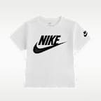 Playera Evergreen para niños talla pequeña Nike Futura