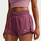 Nike One Pantalón corto de 8 cm con talle medio y diseño 2 en 1 Dri-FIT - Mujer