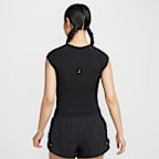 Nike Tempo Swoosh 女款 Dri-FIT 短袖跑步上衣