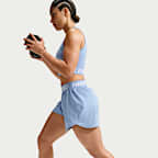 Nike Pro Dri-FIT-Webshorts mit mittelhohem Bund und Innenslip (Damen, ca. 7,5 cm)
