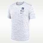 Playera universitaria Nike Dri-FIT para hombre Duke Campus Chest Stack Velocity