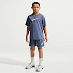 Shorts de entrenamiento con gráfico Dri-FIT para niño talla grande Nike Multi