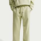 Pants de básquetbol Therma-FIT cepillados con dobladillo abierto para hombre Nike Standard Issue