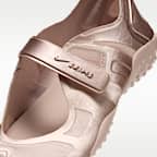 나이키스킴스 리프트 새틴 여성 신발