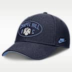 Gorra universitaria Nike Dri-FIT con estructura A-Frame ajustable para hombre North Carolina Legacy Letter & Location Rise
