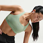 ナイキ スウィフト ウィメンズ ハイサポート スポーツブラ (軽量裏地付き)