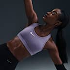 Bra deportivo con almohadilla de media sujeción para mujer Nike Swoosh