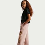Pants de tejido Fleece con dobladillo abierto para niña talla grande Nike Sportswear Studio