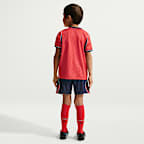 Kit de 3 piezas de fútbol Nike Replica para niños talla pequeña England local 2026 Stadium