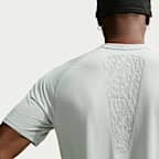 Nike Stride Men's Dri-FIT Winterised Short-Sleeve Running Top