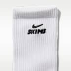 NikeSKIMS 2.0 ウィメンズ Dri-FIT ピラティス グリップ クルーソックス (1足)