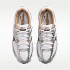 Buty damskie Nike Air Max Moto 2K z akcentami odbijającym światło
