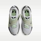 Tenis de básquetbol para niños grandes Nike Team Hustle D 12 SE
