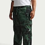 Pants cargo de tejido Woven con estampado integral para hombre Nike Air
