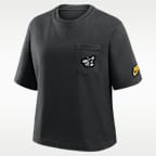 Playera universitaria Nike para mujer Iowa Legacy Pocket Boxy