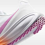 รองเท้าวิ่งโร้ดรันนิ่งผู้หญิง Nike Revolution 8