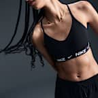 Bra deportivo ajustable con almohadillas para mujer Nike Indy Light Support