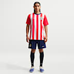 Shorts de futbol Dri-FIT Nike Replica del C.D. Guadalajara local Stadium 2026/27 para hombre 