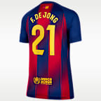 Jersey de fútbol Nike Dri-FIT del Barcelona local 2025/26 Stadium Frenkie de Jong para mujer