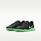 Tacos de fútbol de corte low para cancha cubierta Nike Jr. Tiempo Maestro Club