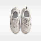 รองเท้าเด็กเล็กพร้อมส่วนเน้นสะท้อนแสง Nike Vomero 5