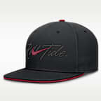 Gorra universitaria Nike Dri-FIT ajustada para hombre Alabama Pro