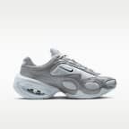 Tenis Nike Air Max Muse para mujer con detalles reflejantes