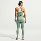 Débardeur de sport court avec brassière à maintien normal Nike Tempo pour femme