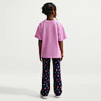 Playera de corte cuadrado para niños talla pequeña Nike Cherry