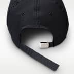 Nike Club Structured Metal Swoosh Cap