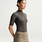 NikeSKIMS Weightless Camiseta de manga corta - Mujer