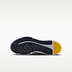 Nike Cosmic Runner Big Kids' Road Running Shoes