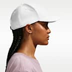 Gorra con logotipo de metal y estructura Nike Dri-FIT Club