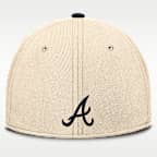 Gorra Nike Dri-FIT de la MLB para hombre Atlanta Braves Statement Rise Swoosh
