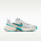 Tenis con detalles reflejantes para mujer Nike V2K Run