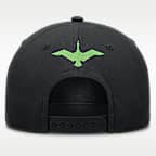 Gorra universitaria Nike Dri-FIT ajustable y con estructura A-Frame para hombre Oregon Origin of Speed Rise