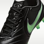Tacos de fútbol de corte low Nike Tiempo Ligera Pro para terreno firme