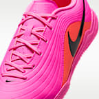 Tacos de futbol para cancha cubierta de corte low Nike Tiempo Maestro Club