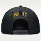 Gorra Nike Dri-FIT de la MLB ajustable y con estructura A-Frame para hombre Pittsburgh Pirates City Connect Rise