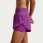 กางเกงวิ่งขาสั้นเอวสูงแบบ 2-in-1 ผู้หญิง Dri-FIT Nike Flow