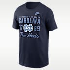 Playera universitaria Nike para hombre North Carolina Legacy Stacked Est
