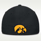 Gorra universitaria Nike Dri-FIT para hombre Iowa Sideline Club Gameday