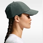 Nike Dri-FIT Club strukturálatlan, fém Swoosh-sal díszített sapka