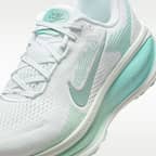 Nike Vomero 18 女款路跑鞋