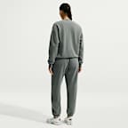 Nike Studio Fleece Medium Weight Women's Oversized Washed Crew-Neck Sweatshirt