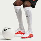 Tacos de fútbol de corte low para terrenos múltiples Nike Tiempo Maestro Academy
