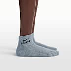 Γυναικείες κάλτσες Dri-FIT μέχρι τον αστράγαλο NikeSKIMS (3 ζευγάρια)