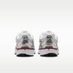 รองเท้าผู้หญิง Nike P-6000