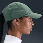 Nike Dri-FIT Club Unstructured Metal Swoosh Cap