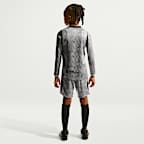 F.C. Barcelona 2026/27 Stadium Away Goalkeeper Older Kids' Kobe Dri-FIT Football Replica Shorts